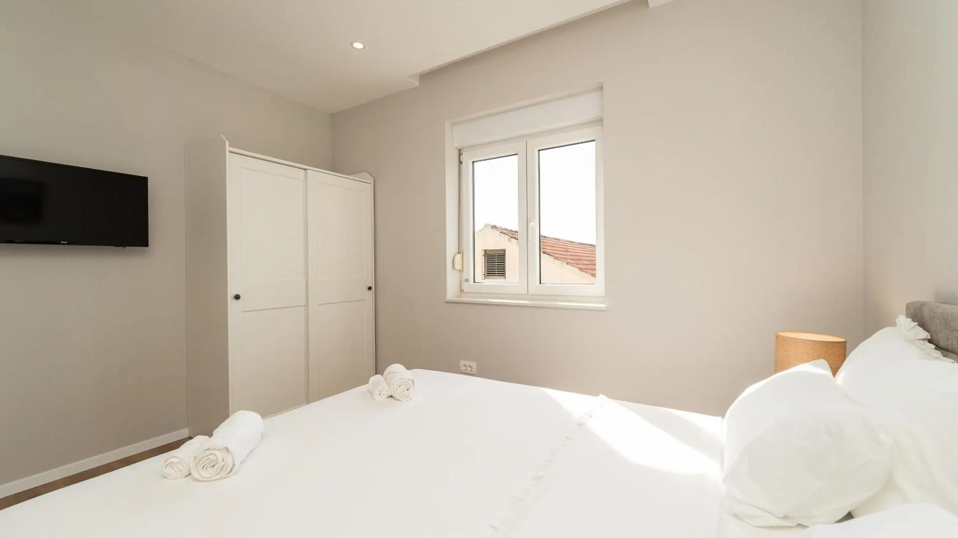 Limoncello Apartments 자다르